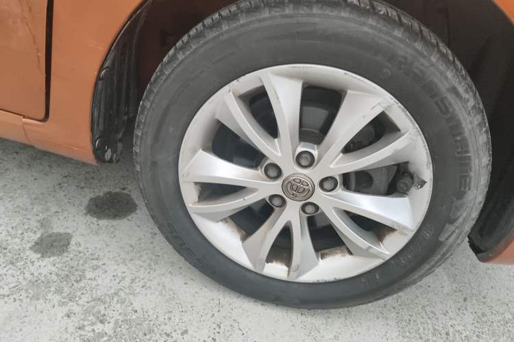 Used Brilliance H220 2014 1.5L AMT Sunroof Version Right Front Wheel Hub