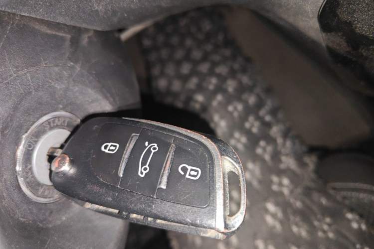 Used Brilliance H220 2014 1.5L AMT Sunroof Version Vehicle Key