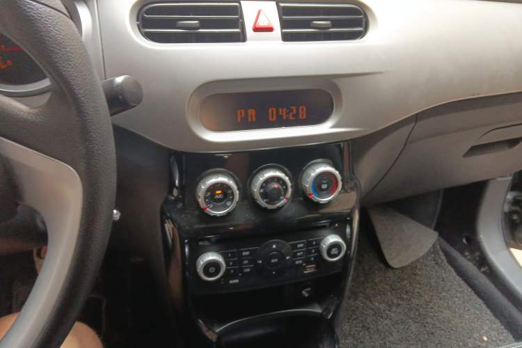 Used Brilliance H230 2012 1.5L AMT Elite Version Audio And AC Panel