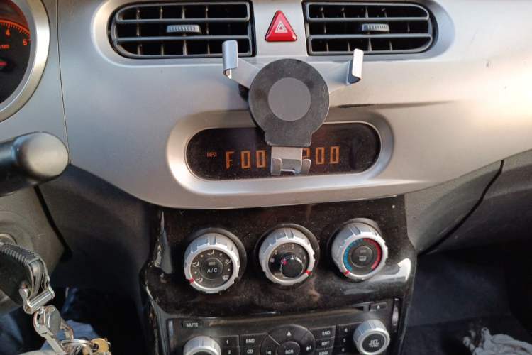 Used Brilliance H230 2012 1.5L Manual Elite Edition Audio And AC Panel