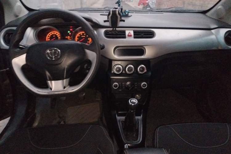 Used Brilliance H230 2012 1.5L Manual Comfort Edition Center Console