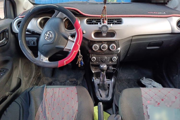 Used Brilliance H230 2012 1.5L Manual Elite Edition Center Console