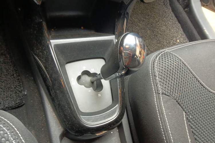 Used Brilliance H230 2012 1.5L AMT Elite Version Gear Lever