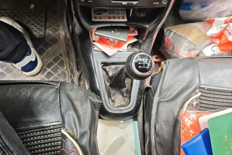 Used Brilliance H230 2012 1.5L Manual Comfort Edition Gear Lever