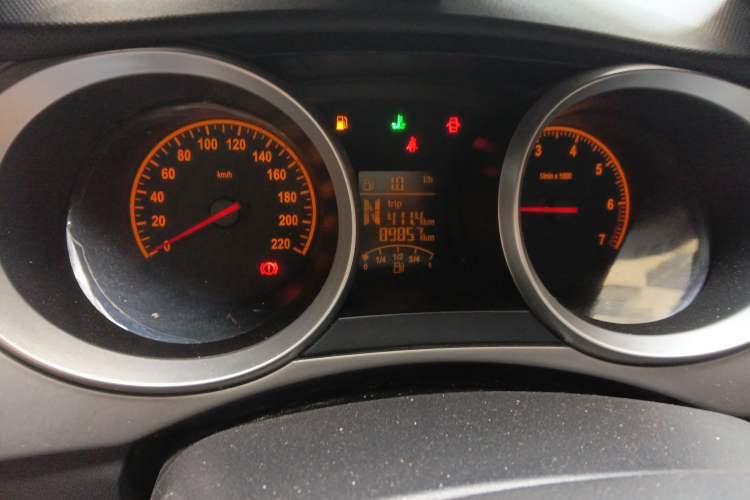 Used Brilliance H230 2012 1.5L AMT Elite Version Odometer Close Up