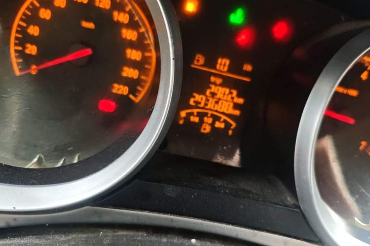 Used Brilliance H230 2012 1.5L Manual Comfort Edition Odometer Close Up