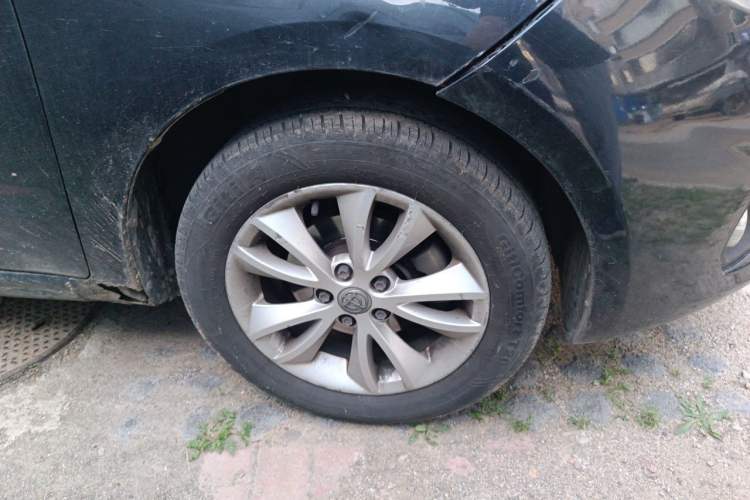 Used Brilliance H230 2012 1.5L Manual Elite Edition Right Front Wheel Hub