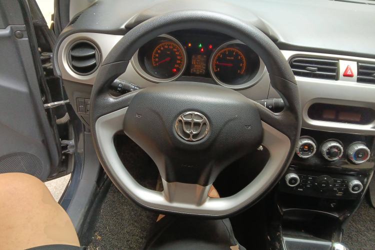 Used Brilliance H230 2012 1.5L AMT Elite Version Steering Wheel