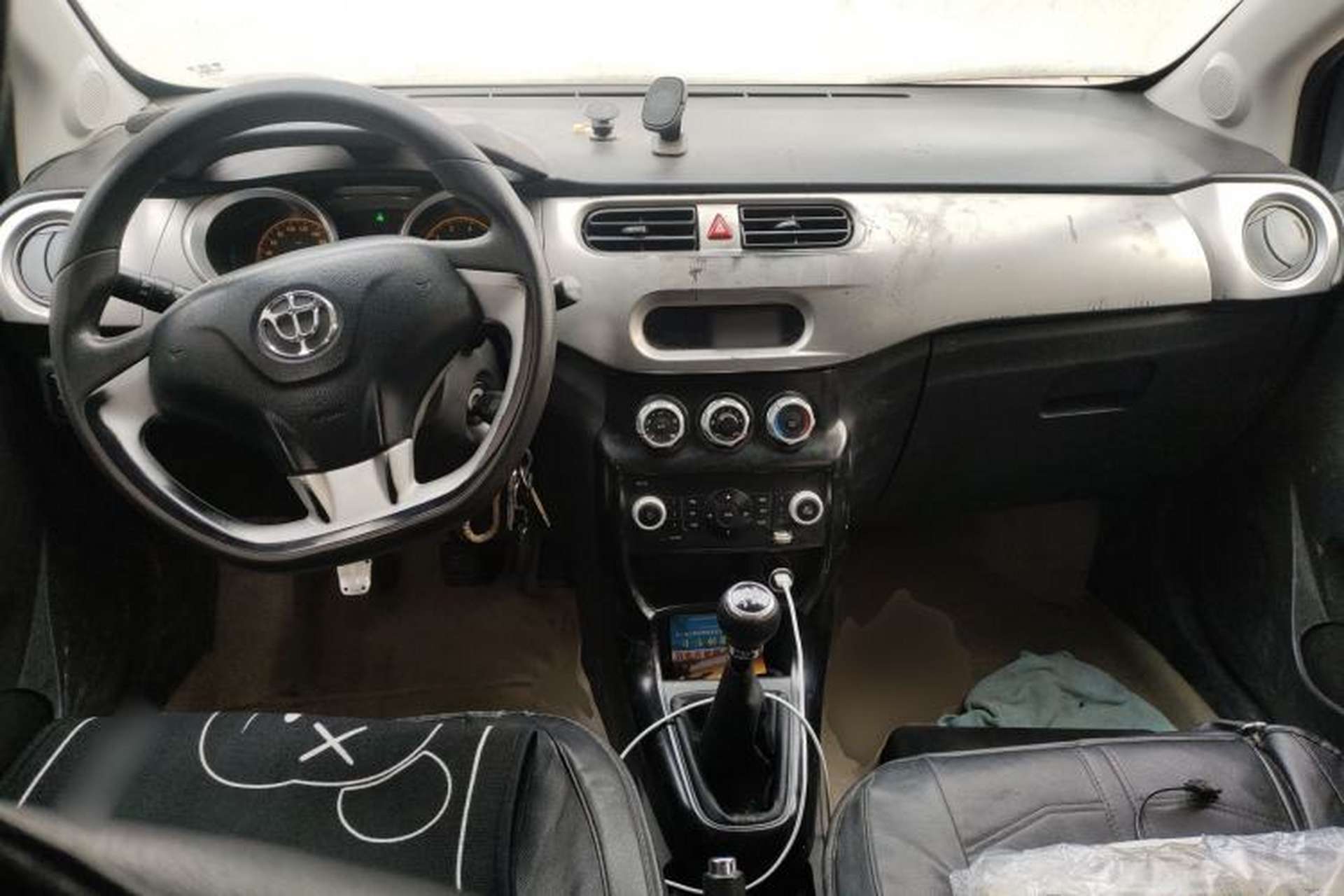 Used Brilliance H230 2012 1.5L Manual Elite Edition Center Console