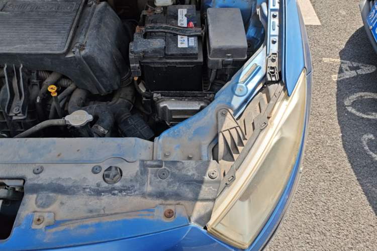 Used Brilliance H230 2012 1.5L AMT Elite Version Engine Bay Left