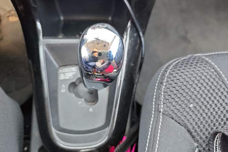 Used Brilliance H230 2012 1.5L AMT Elite Version Gear Lever