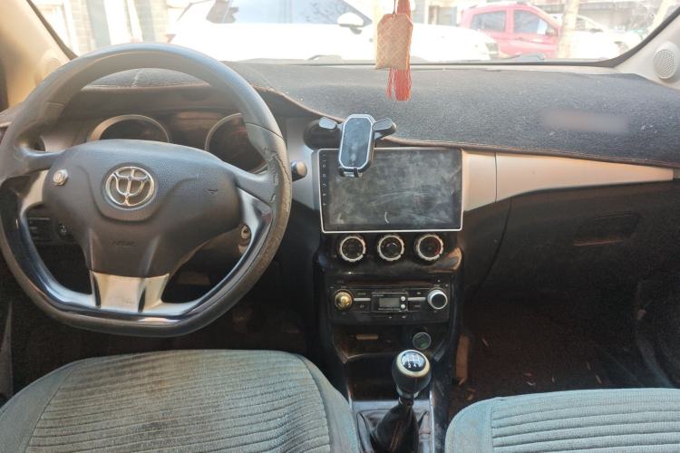 Used Brilliance H230 2012 1.5L Manual Comfort Edition Center Console