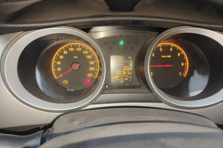 Used Brilliance H230 2012 1.5L AMT Sunroof Version Odometer Close Up