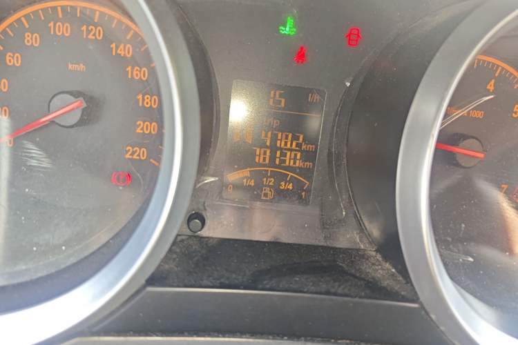 Used Brilliance H230 2012 1.5L AMT Elite Version Odometer Close Up