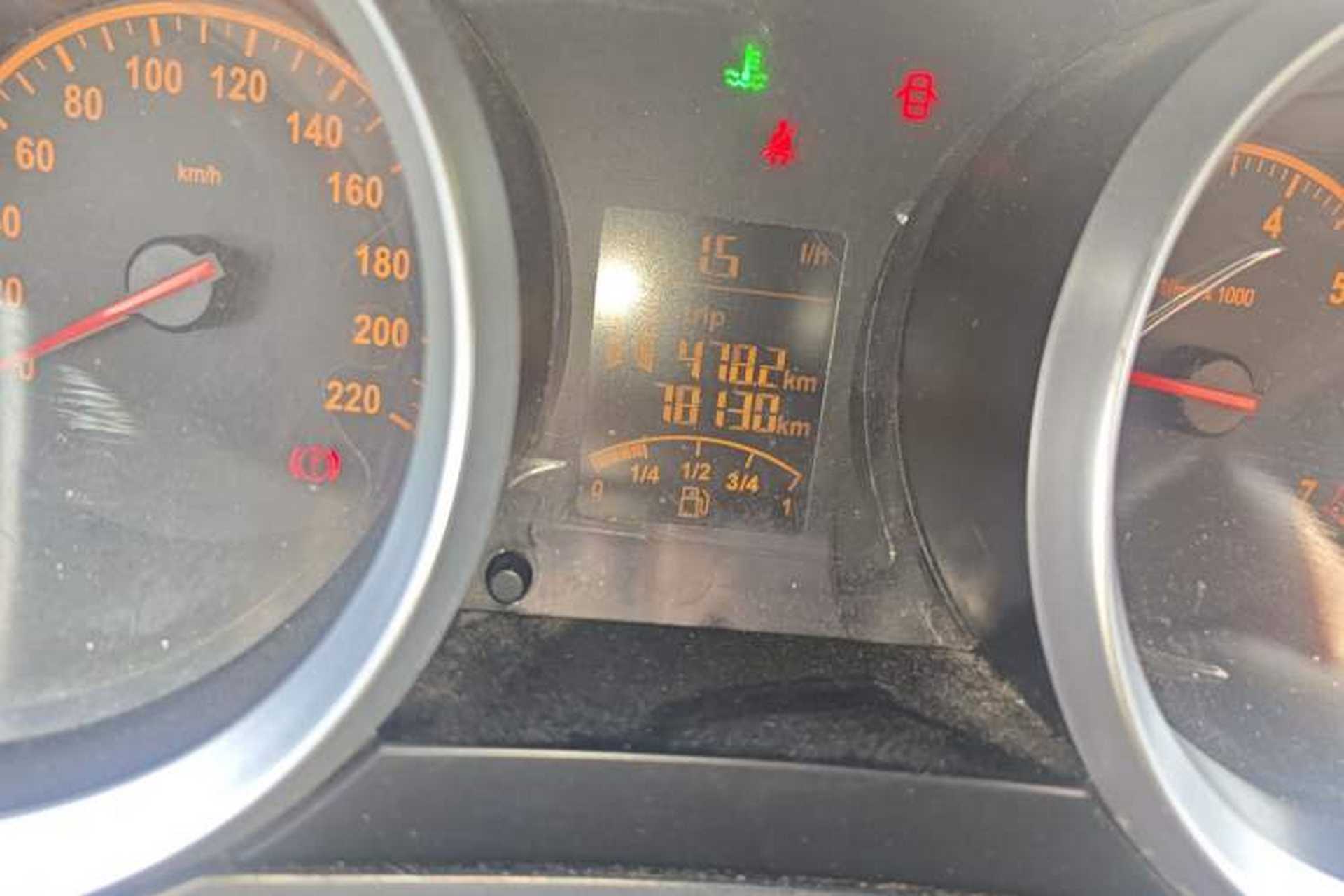 Used Brilliance H230 2012 1.5L AMT Elite Version Odometer Close Up
