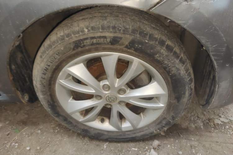 Used Brilliance H230 2012 1.5L AMT Sunroof Version Right Front Wheel Hub