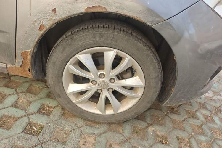 Used Brilliance H230 2012 1.5L Manual Comfort Edition Right Front Wheel Hub