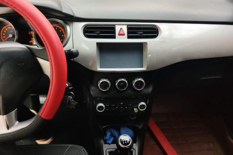 Used Brilliance H230 2012 1.5L Manual Comfort Edition Audio And AC Panel