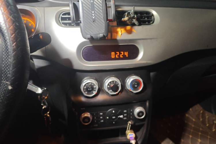 Used Brilliance H230 2012 1.5L Manual Comfort Edition Audio And AC Panel