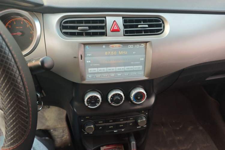 Used Brilliance H230 2012 1.5L Manual Comfort Edition Audio And AC Panel