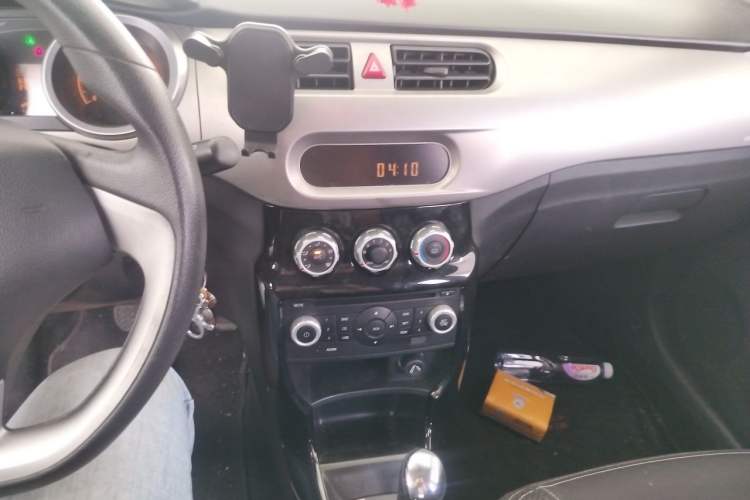Used Brilliance H230 2012 1.5L AMT Sunroof Version Audio And AC Panel