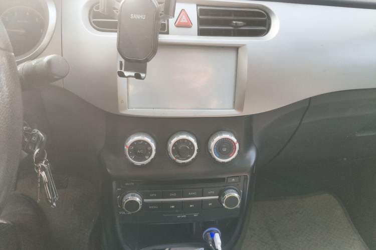Used Brilliance H230 2012 1.5L Manual Comfort Edition Audio And AC Panel