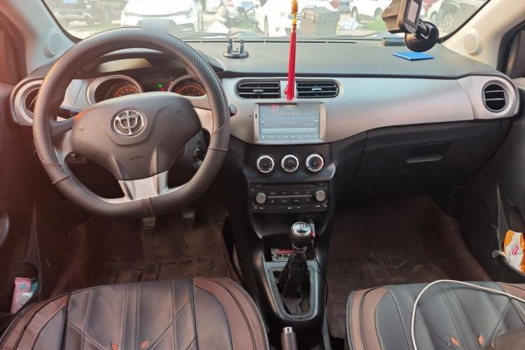Used Brilliance H230 2012 1.5L Manual Comfort Edition Center Console