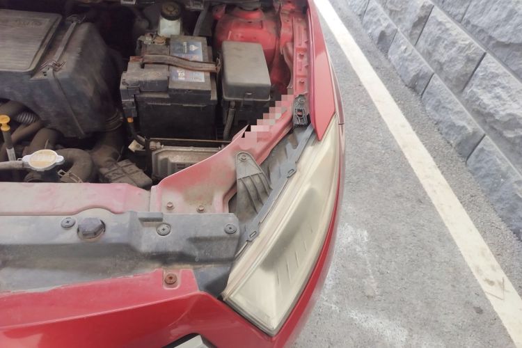 Used Brilliance H230 2012 1.5L AMT Sunroof Version Engine Bay Left