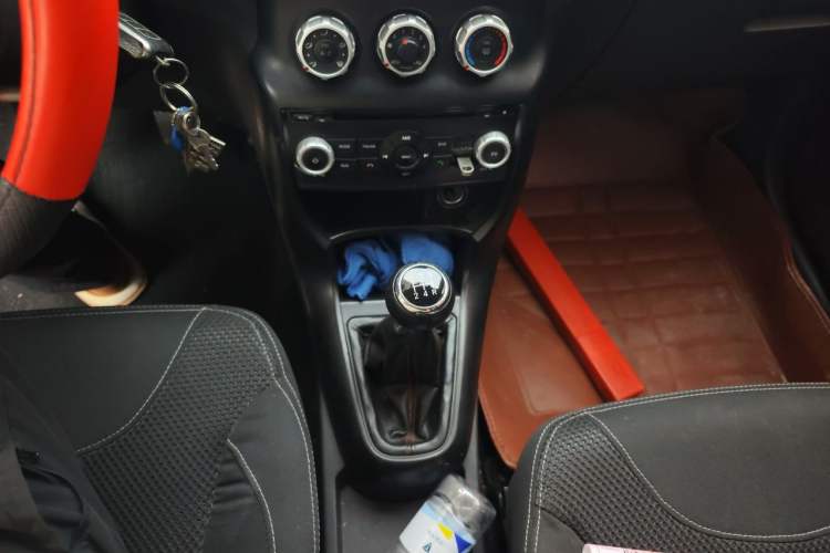 Used Brilliance H230 2012 1.5L Manual Comfort Edition Gear Lever