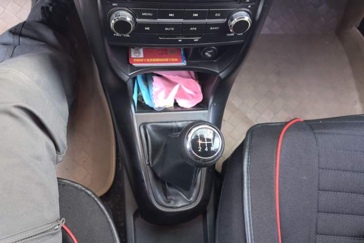 Used Brilliance H230 2012 1.5L Manual Comfort Edition Gear Lever