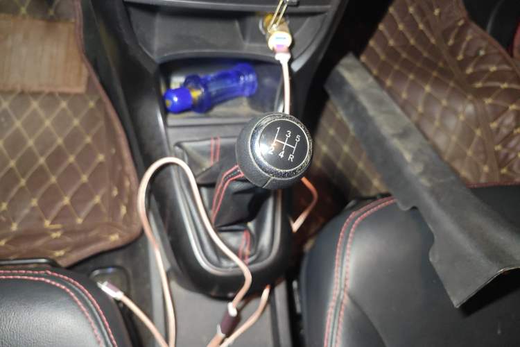 Used Brilliance H230 2012 1.5L Manual Comfort Edition Gear Lever