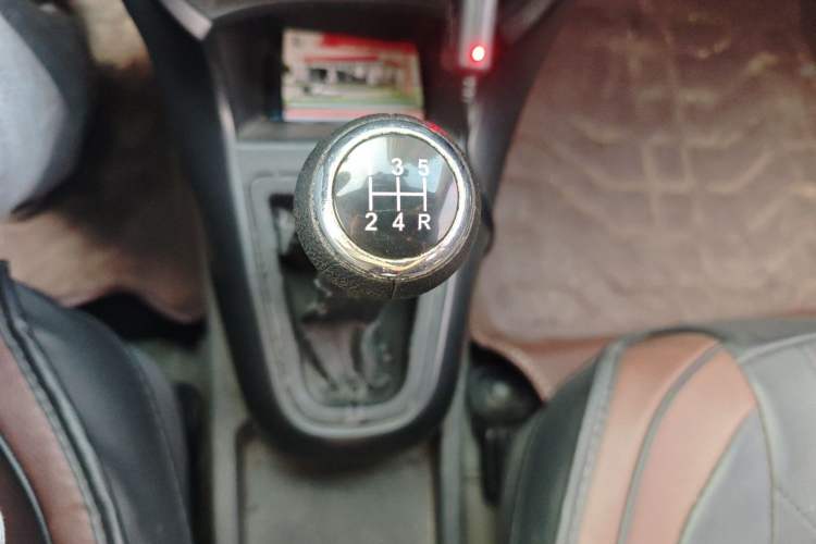 Used Brilliance H230 2012 1.5L Manual Comfort Edition Gear Lever