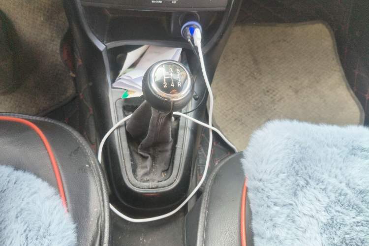 Used Brilliance H230 2012 1.5L Manual Comfort Edition Gear Lever