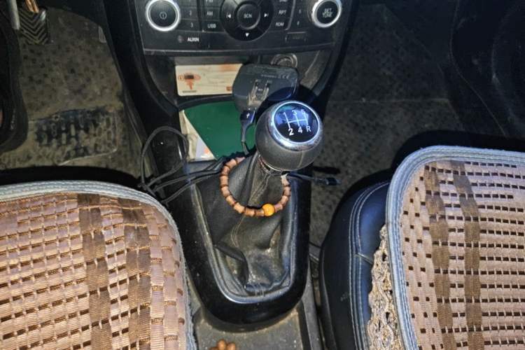 Used Brilliance H230 2012 1.5L Manual Comfort Edition Gear Lever