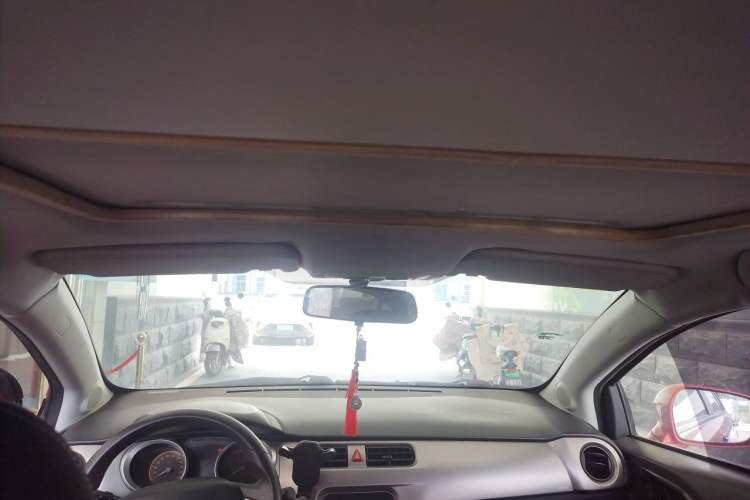 Used Brilliance H230 2012 1.5L AMT Sunroof Version Headliner