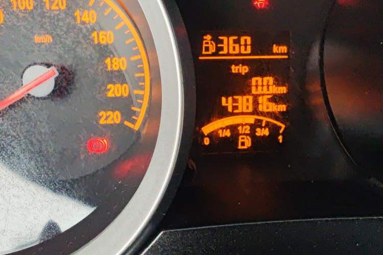 Used Brilliance H230 2012 1.5L Manual Comfort Edition Odometer Close Up