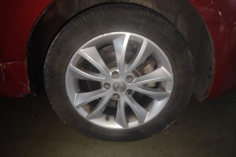 Used Brilliance H230 2012 1.5L Manual Elite Edition Right Front Wheel Hub