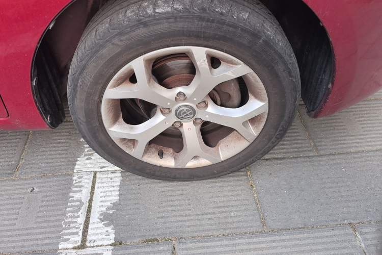 Used Brilliance H230 2012 1.5L Manual Comfort Edition Right Front Wheel Hub