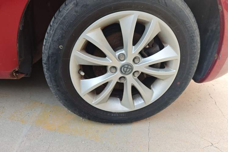 Used Brilliance H230 2012 1.5L Manual Comfort Edition Right Front Wheel Hub