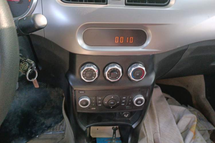 Used Brilliance H230 2012 1.5L Manual Comfort Edition Audio And AC Panel