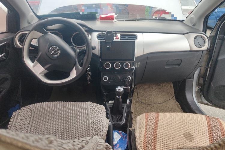 Used Brilliance H230 2012 1.5L Manual Elite Edition Center Console