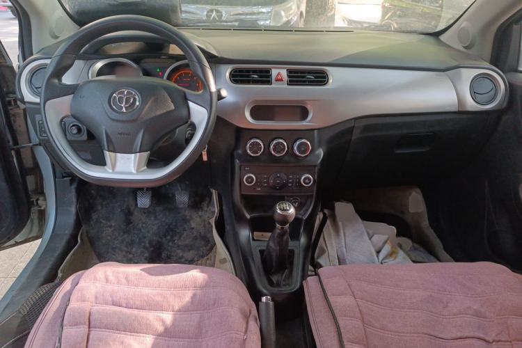 Used Brilliance H230 2012 1.5L Manual Comfort Edition Center Console