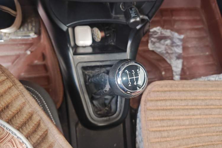 Used Brilliance H230 2012 1.5L Manual Comfort Edition Gear Lever