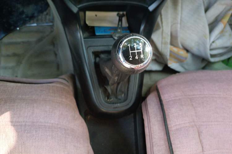 Used Brilliance H230 2012 1.5L Manual Comfort Edition Gear Lever