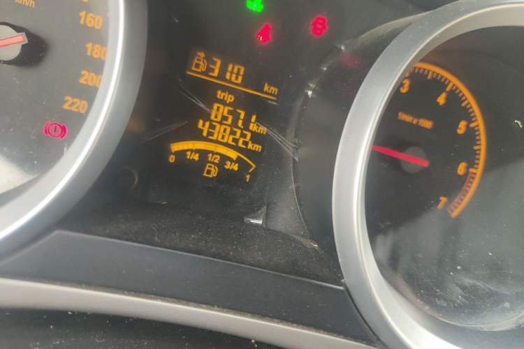 Used Brilliance H230 2012 1.5L Manual Elite Edition Odometer Close Up