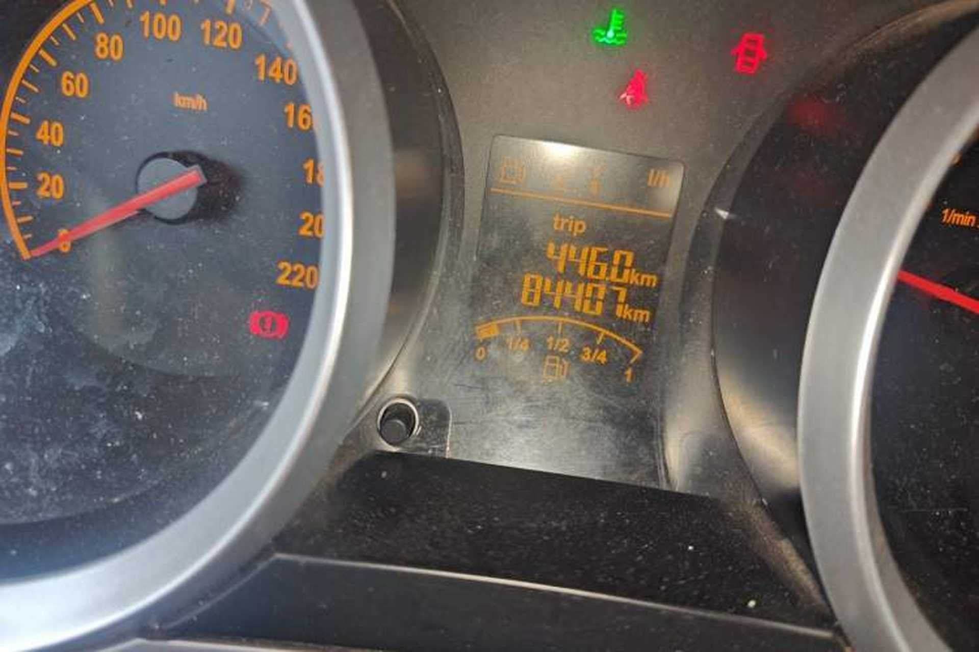Used Brilliance H230 2012 1.5L Manual Comfort Edition Odometer Close Up