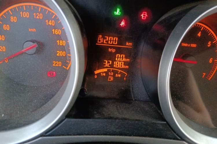 Used Brilliance H230 2012 1.5L Manual Comfort Edition Odometer Close Up