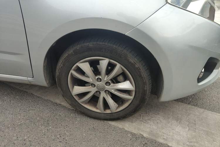 Used Brilliance H230 2012 1.5L Manual Elite Edition Right Front Wheel Hub