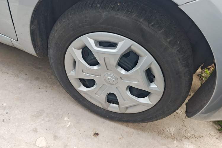 Used Brilliance H230 2012 1.5L Manual Comfort Edition Right Front Wheel Hub