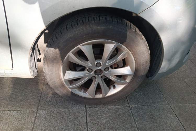 Used Brilliance H230 2012 1.5L Manual Comfort Edition Right Front Wheel Hub